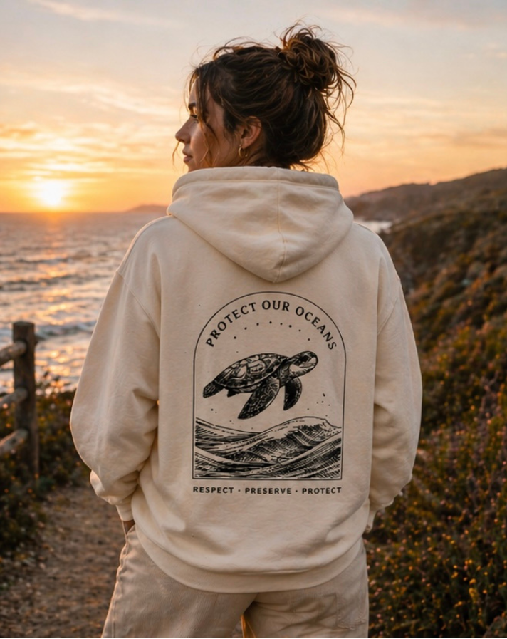 Minimalistischer Ocean Hoodie – Schildkröte Rückenprint, Nachhaltiger Hoodie, Unisex Streetwear, Protect Our Oceans