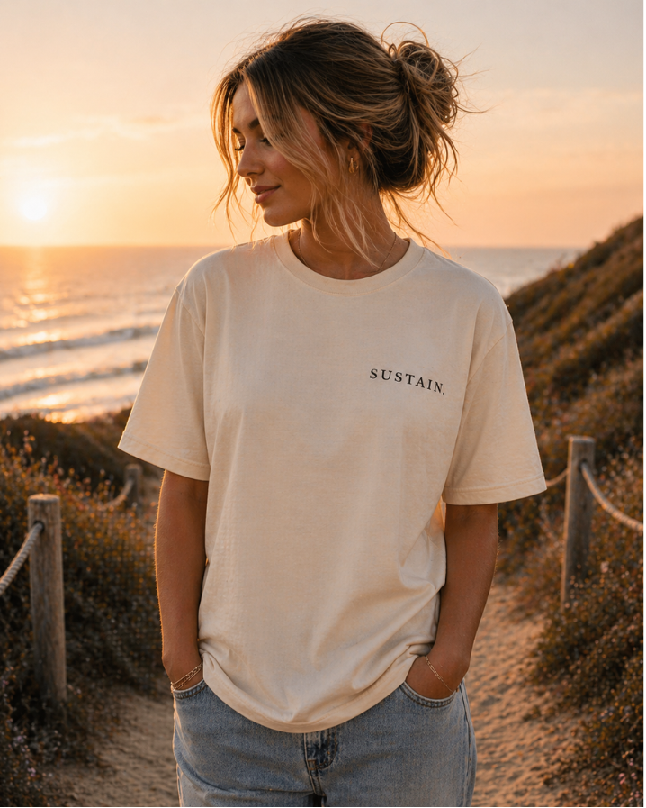 Minimalistisches Ocean T-Shirt – Wal Rückenprint, SUSTAIN Brustlogo, Unisex Streetwear Shirt, Geschenk für Meeresliebhaber